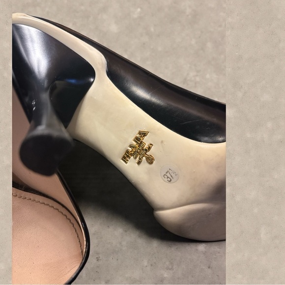 PRADA - Picture 5 of 5